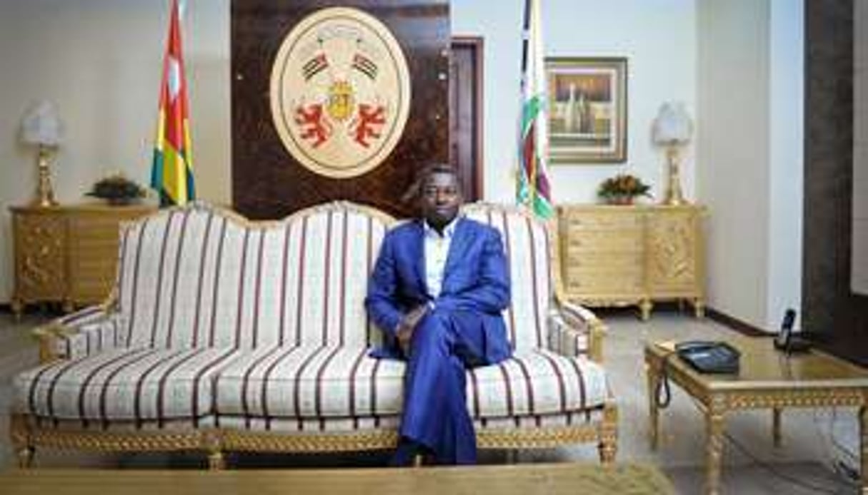 Faure Gnassingbé, dans son bureau de la présidence, à Lomé. © Vincent Fournier/J.A.
