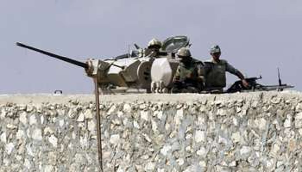 Des soldats égyptiens près de Rafah, dans le Sinaï. © Saïd Khatib/AFP