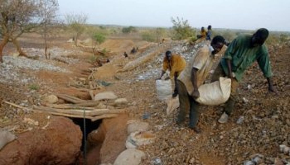 Le secteur minier burkinabè subit de plein fouet les contre-coups de la baisse des prix internationaux de l’or. © AFP