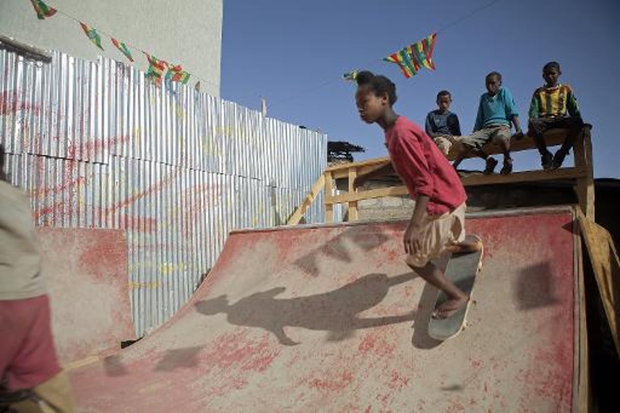 Ethiopie: le skate investit peu à peu les rues défoncées d’Addis Abeba © AFP