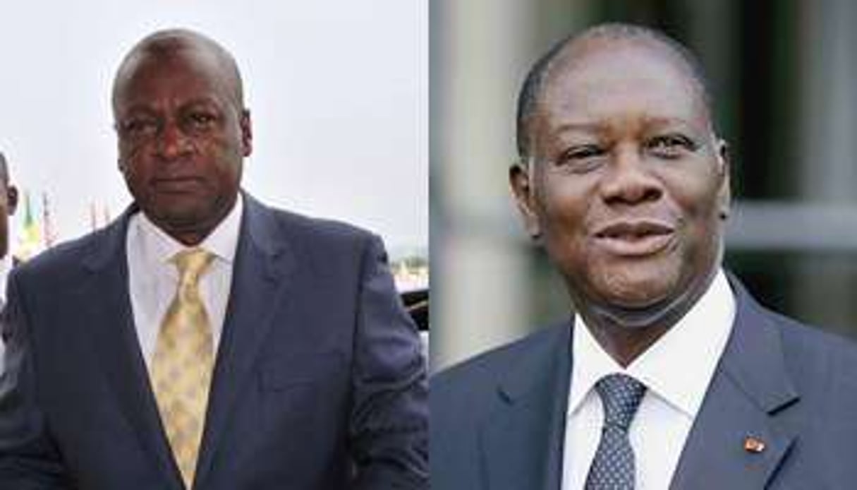Les président John Dramani Mahama (g.) et Alassane Ouattara. © AFP/Montage J.A.