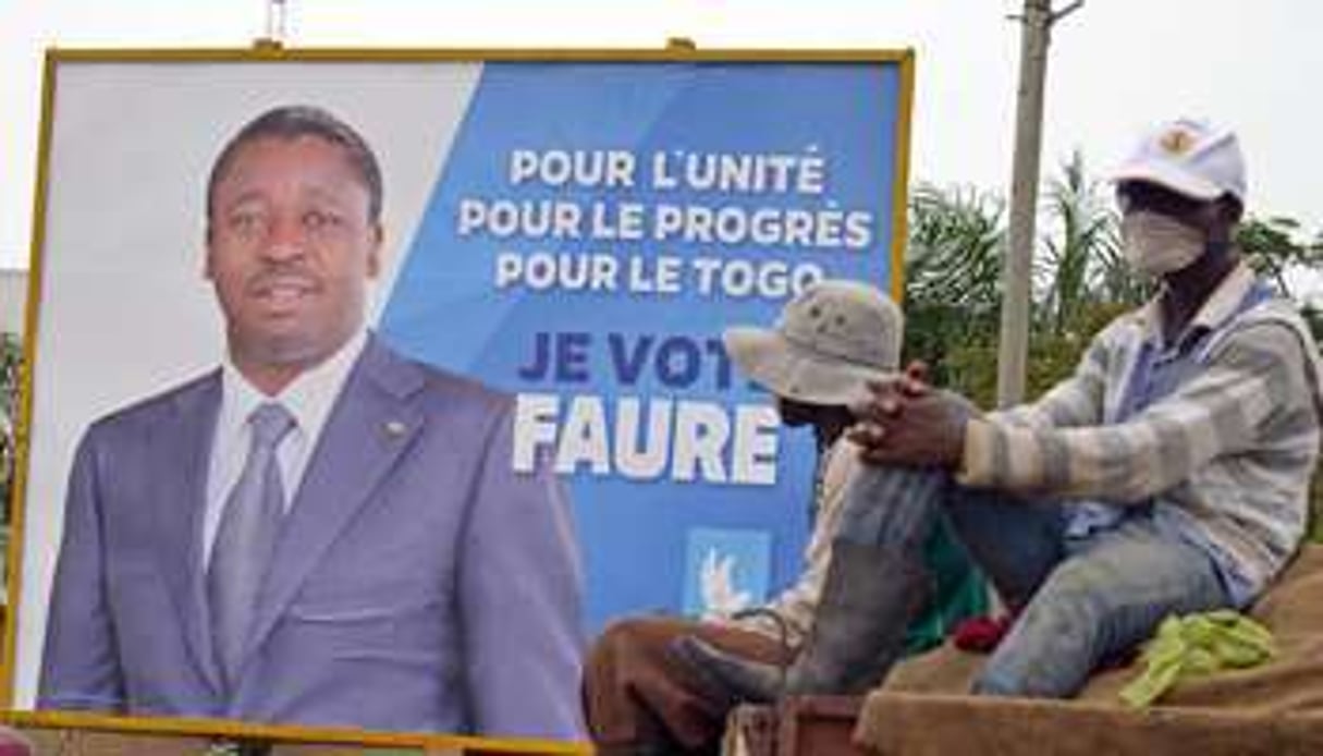 Affiche de campagne du président sortant togolaise, Faure Gnassingbé, le 23 avril 2015 à Lomé. © Issouf Sanogo/AFP