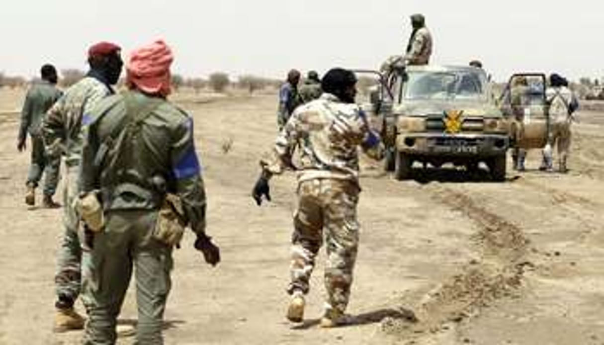 Des soldats maliens en patrouille dans le nord du Mali, juillet 2013. © Kenzo Tribouillard/AFP