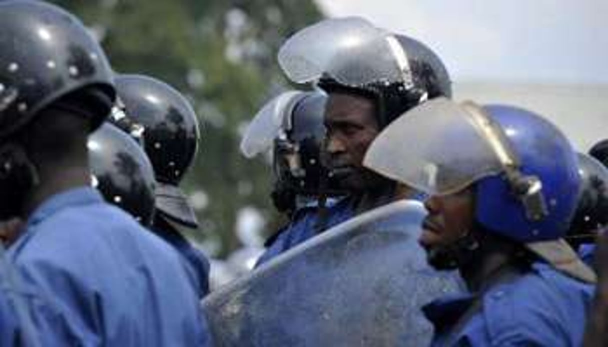 Des policiers burundais, le 1er mai 2015 à Bujumbura. © Simon Maina/AFP