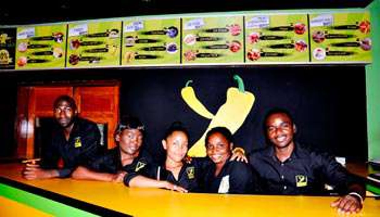Dans le quartier Ngousso, à Yaoundé, le Yé-Lô tire son nom de la sauce jaune qui accompagne le t © Fernand Kuissu/J.A.