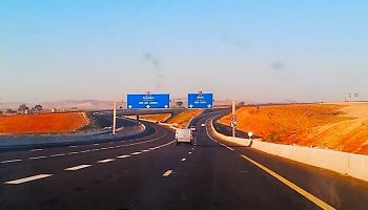 Seize personnes et 6 entreprises étrangères étaient poursuivies dans l’affaire de l’autoroute Est-Ouest en Algérie en 2015. © Wikimedia Commons