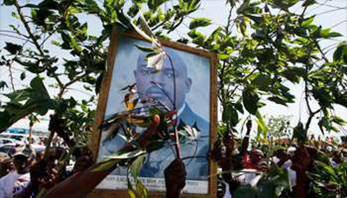 Supporters de Pierre Nkurunziza, attendant son retour à Bujumbura, le 15 mai. © Goran Tomasevic/ Reuters