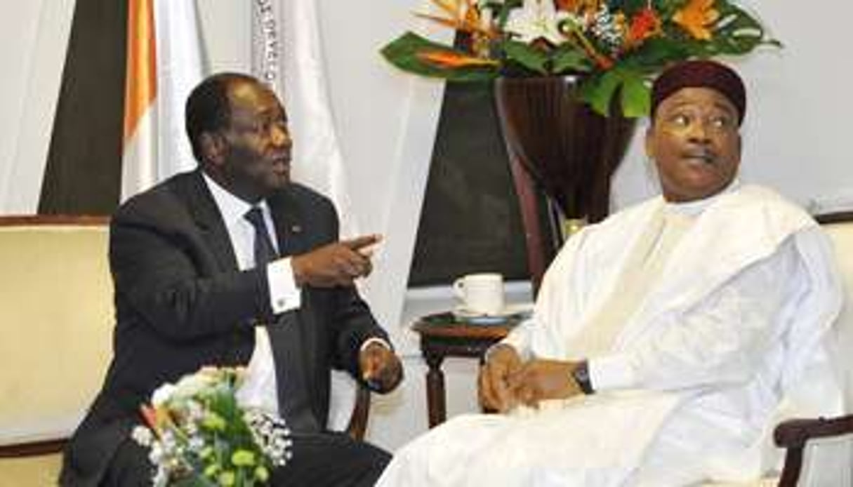 Le président ivoirien Ouattara (gauche) et le président nigérien Issoufou (droite), mai 2015. © Sia Kambou/AFP