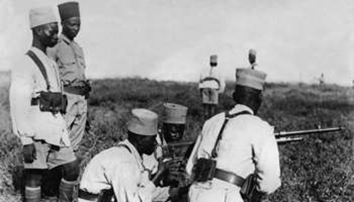 Photo prise le 4 décembre 1939 de tirailleurs sénégalais à l’instruction. © AFP