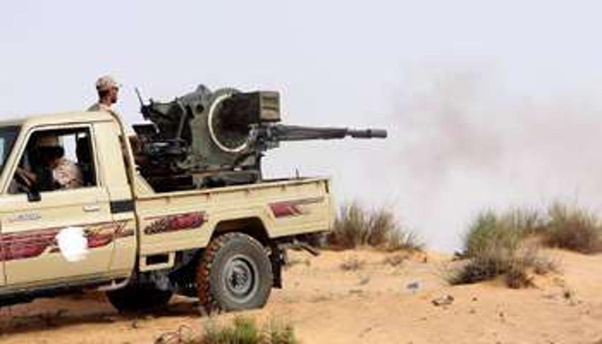 Une partie du territoire libyen contrôlée par Fajr Libya est désormais contestée par l’EI. © AFP