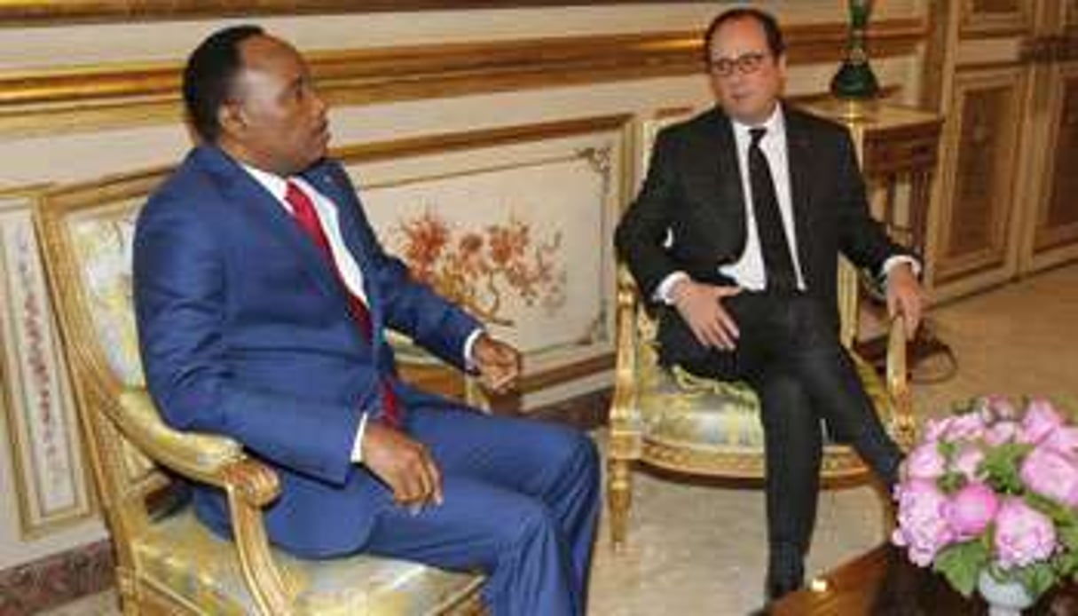 Mahamadou Issoufou et François Hollande. © Charles Plattiau/AP/SIPA