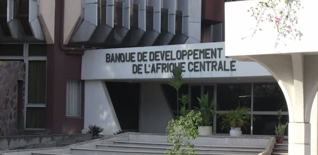 Vue du siège de la BDEAC à Brazzaville (République du Congo). © AFP/Youtube/Capture d’écran