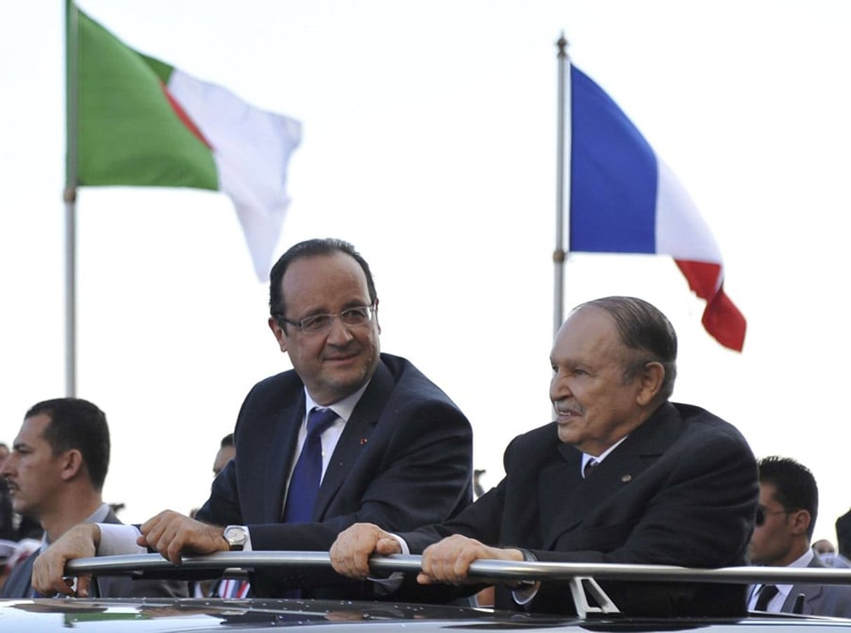 François Hollande et Abdelaziz Bouteflika à Alger, le 19 décembre 2012. © Anis Belghoul/AP/SIPA