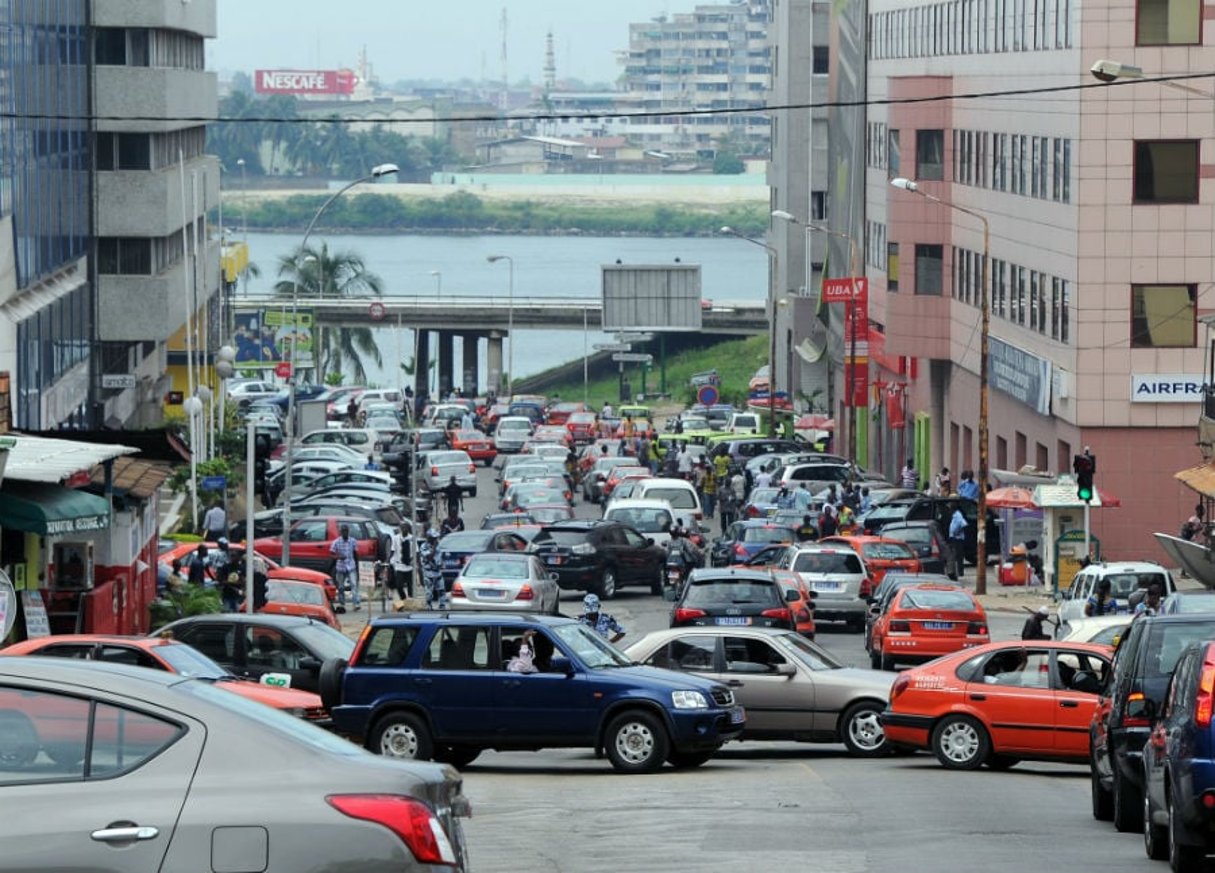 Une rue du Plateau, le quartier administratif d’Abidjan. © Olivier pour J.A.