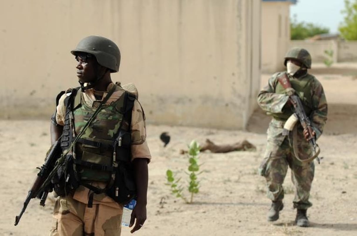 Des soldats nigérians dans le nord de l’Etat de Borno, près de Maiduguri, dans le nord-est du Nigeria, le 5 juin 2013. © AFP/Quentin Leboucher