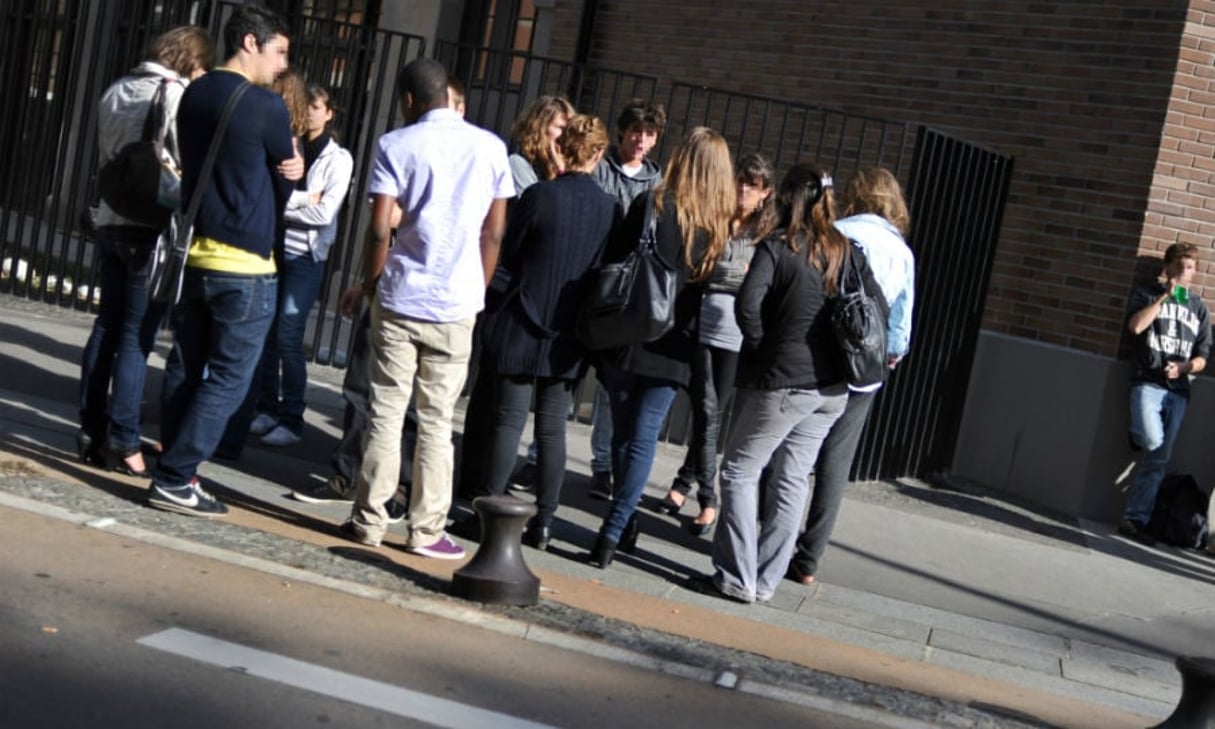 De plus en plus d’ados se sont mis au « tchip » en classe. © Fred Dufour/AFP