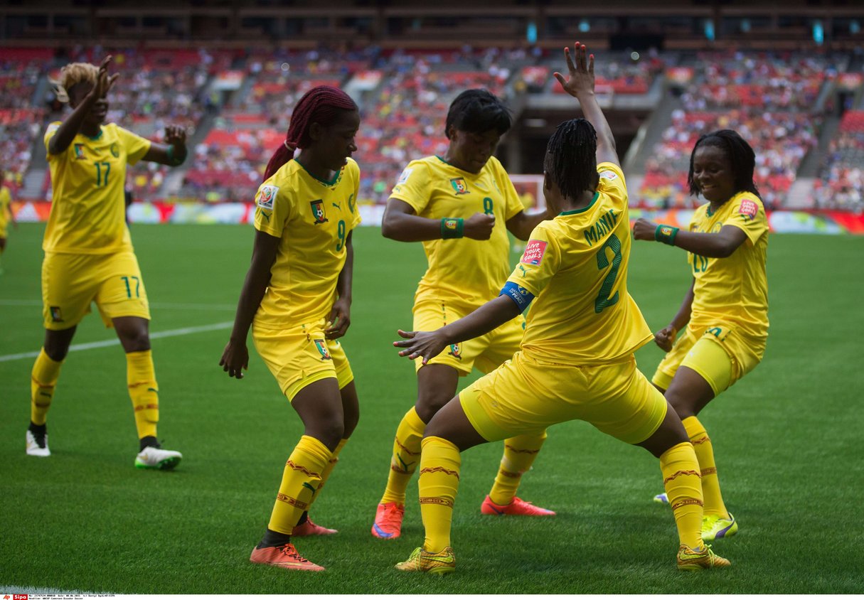 Les Camerounaises lors de leur victoire contre l’Équateur (6-0)  le 8 juin 2015, lors du Mondial de football féminin au Canada. © Darryl Dyck/AP/SIPA