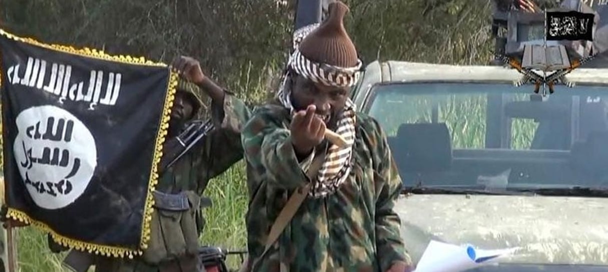 Capture d’écran réalisée le 2 octobre 2014 d’une vidéo diffusée par Boko Haram, montrant le chef de file du groupe islamiste nigérian, Abubakar Shekau © AFP