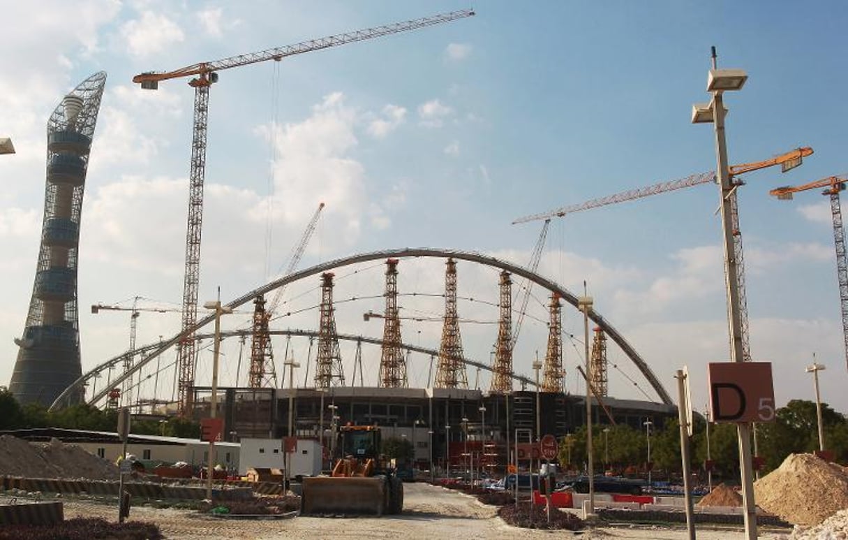 Rénovation du stade Khalifa à Doha en prévision du Mondial de foot 2022, le 13 novembre 2014. © AFP