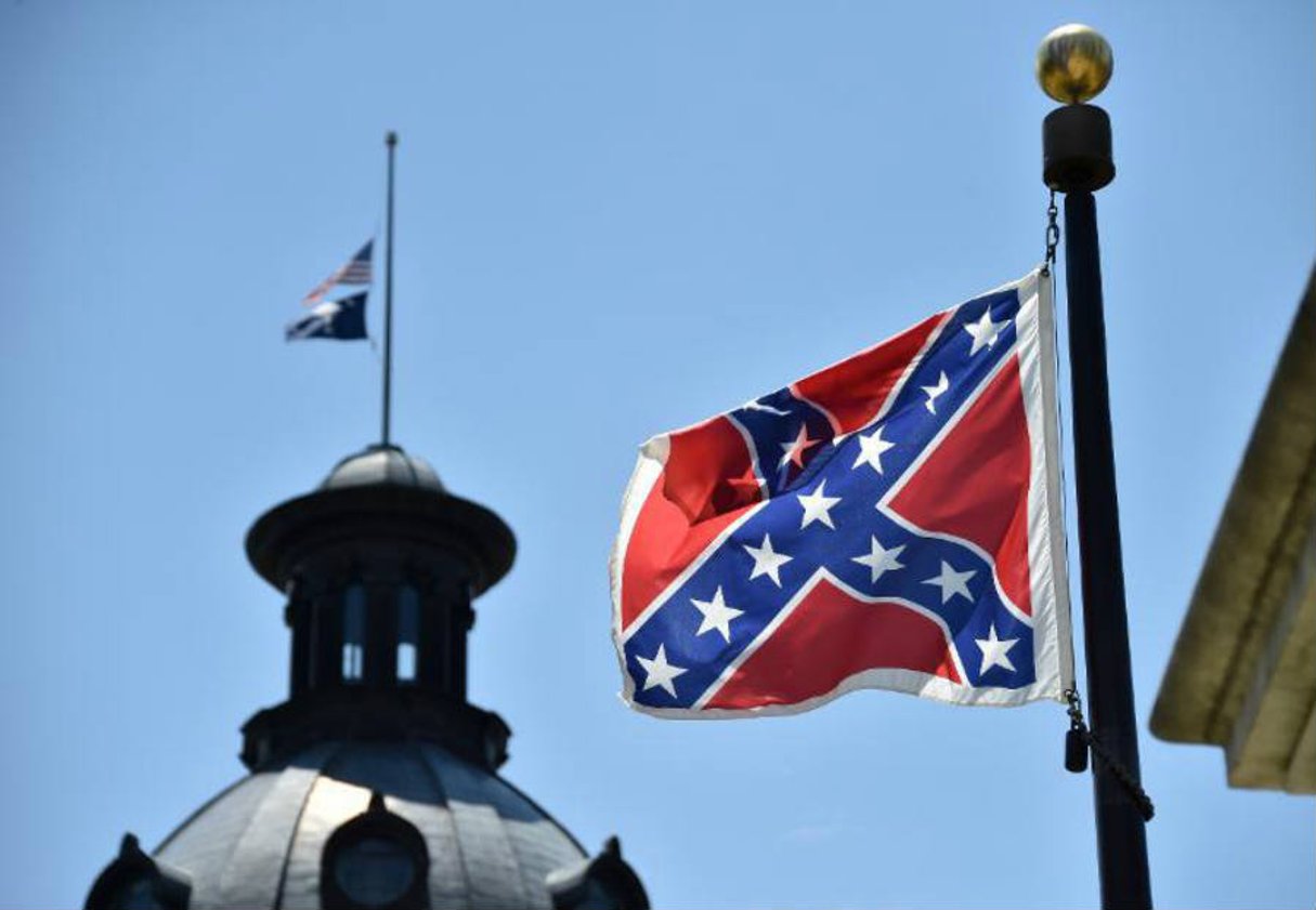 Le drapeau confédéré devant le Parlement local le 19 juin 2015 à Charleston. © Mladen Antonov/AFP