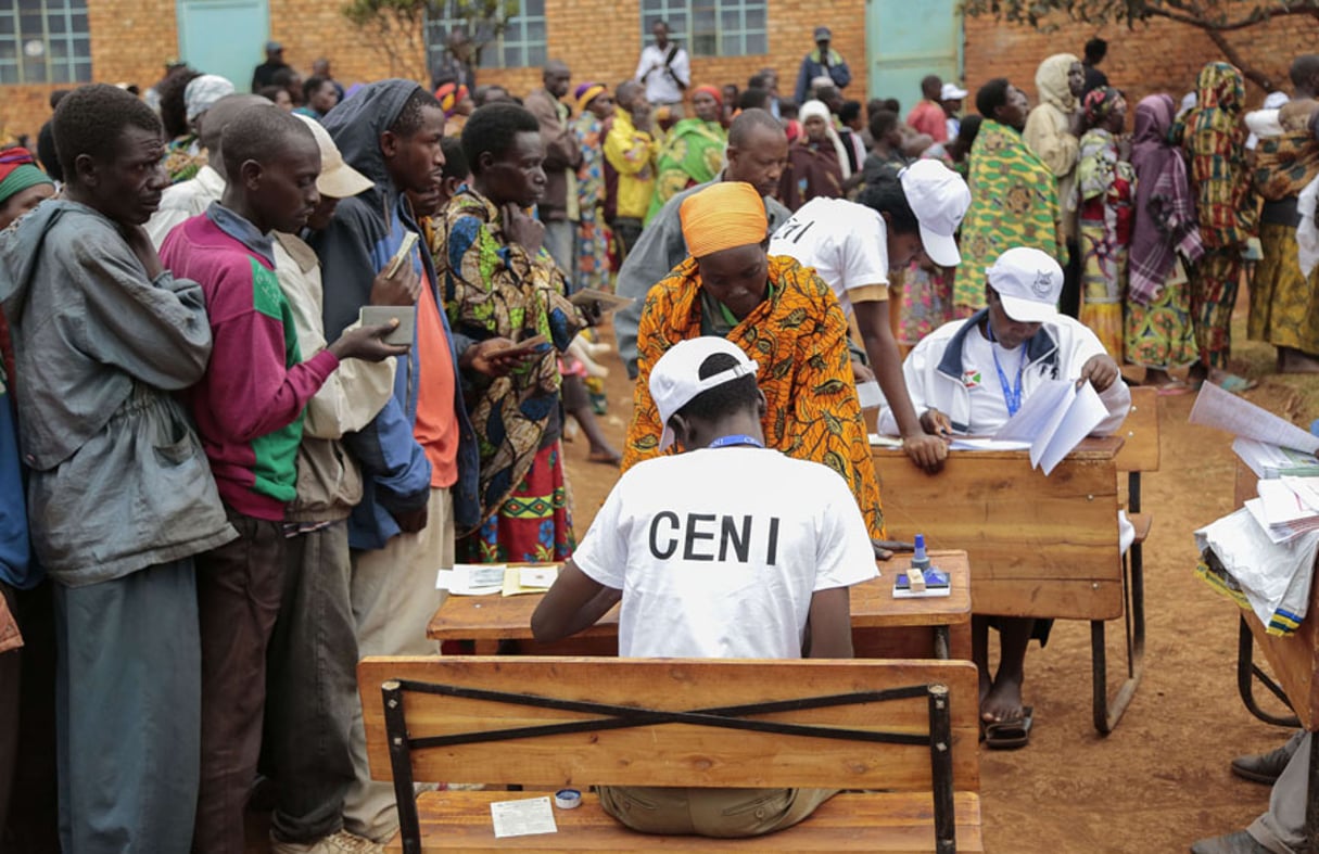 Des Burundais votent le 29 juin 2015 à Ngozi, fief du président Nkurunziza, dans le nord du pays. © Gildas Ngingo/AP/SIPA