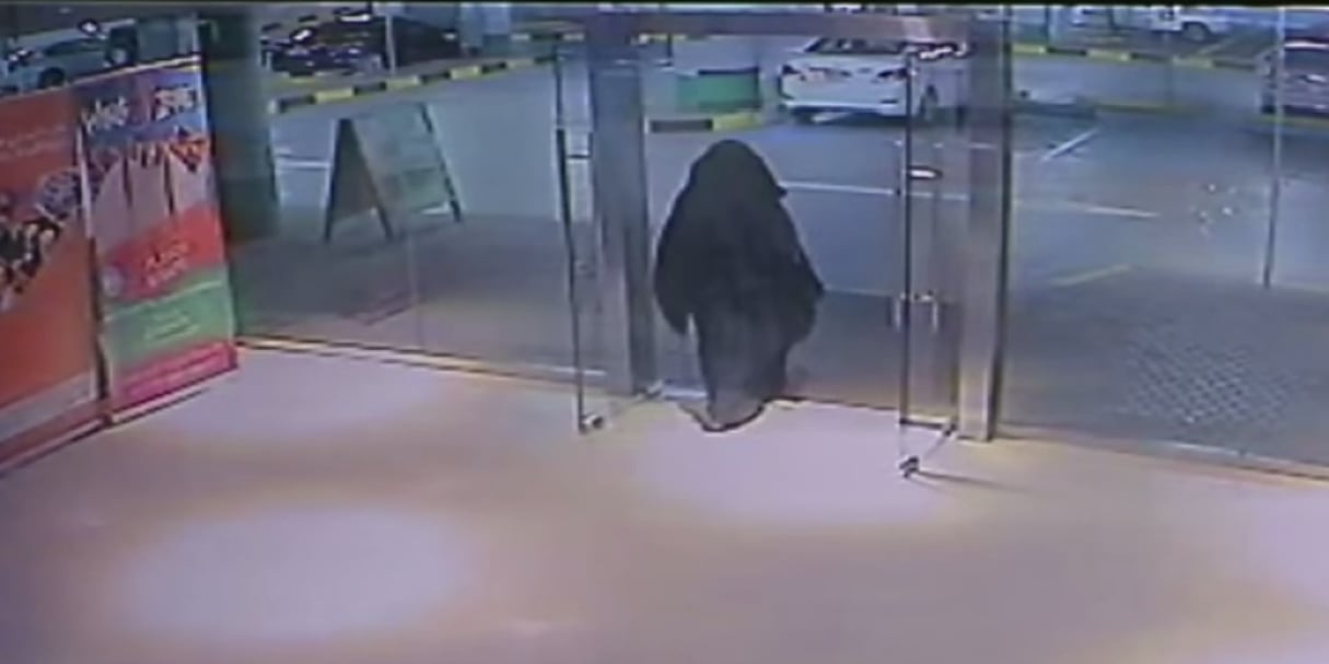 Ala Al Hasheemi, au centre commercial Boutik Mall à Abu Dhabi, le 1er décembre 2014, le jour de l’assassinat d’une enseignante pour lequel elle a été reconnue coupable. Capture d’écran © Youtube
