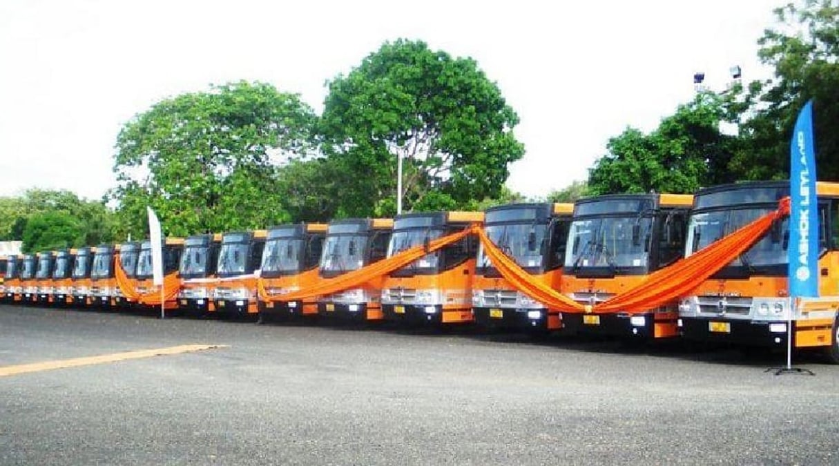 La compagnie de transport public Dakar Dem Dikk a commandé 475 autobus après du constructeur indien Ashok Leyland. © DR