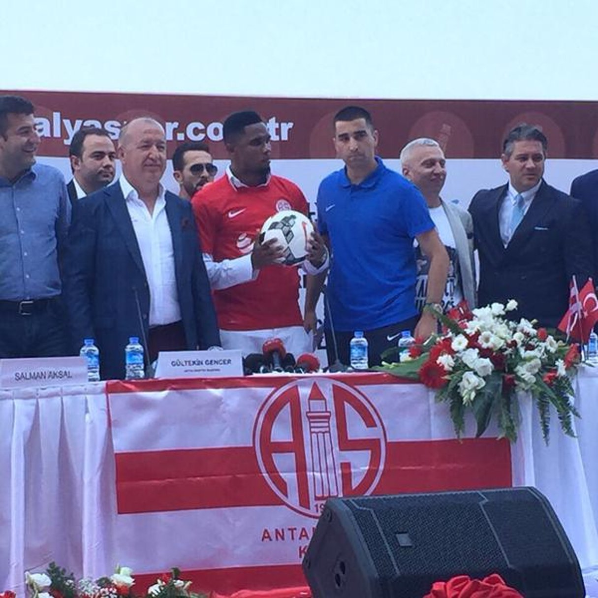 Samuel Eto’o, présenté par le club d’Antalyaspor, le 7 juillet. © Compte Twitter de Samuel Eto’o