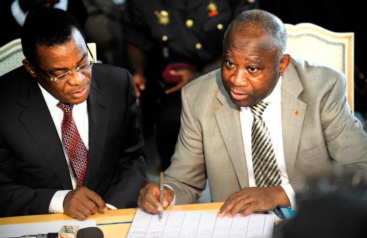 Avec Laurent Gbagbo (à dr.), en octobre 2009. Détenu à La Haye, l'ex président n'a pour l'instant pas souhaité recevoir son ancien Premier ministre. &copy; Issouf Sanogo/AFP