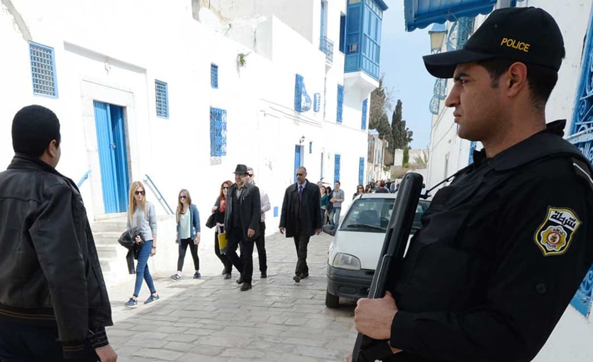 Un policier tunisien à Sidi Bou Saïd, au nord-est de Tunis, le 22 mars 2015,. © Fadel Senna/AFP