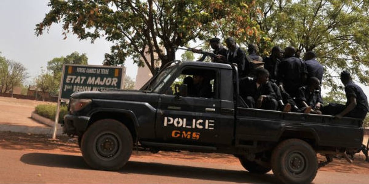 Des policiers maliens près de Bamako, en avril 2012. © Issouf Sanogo/AFP
