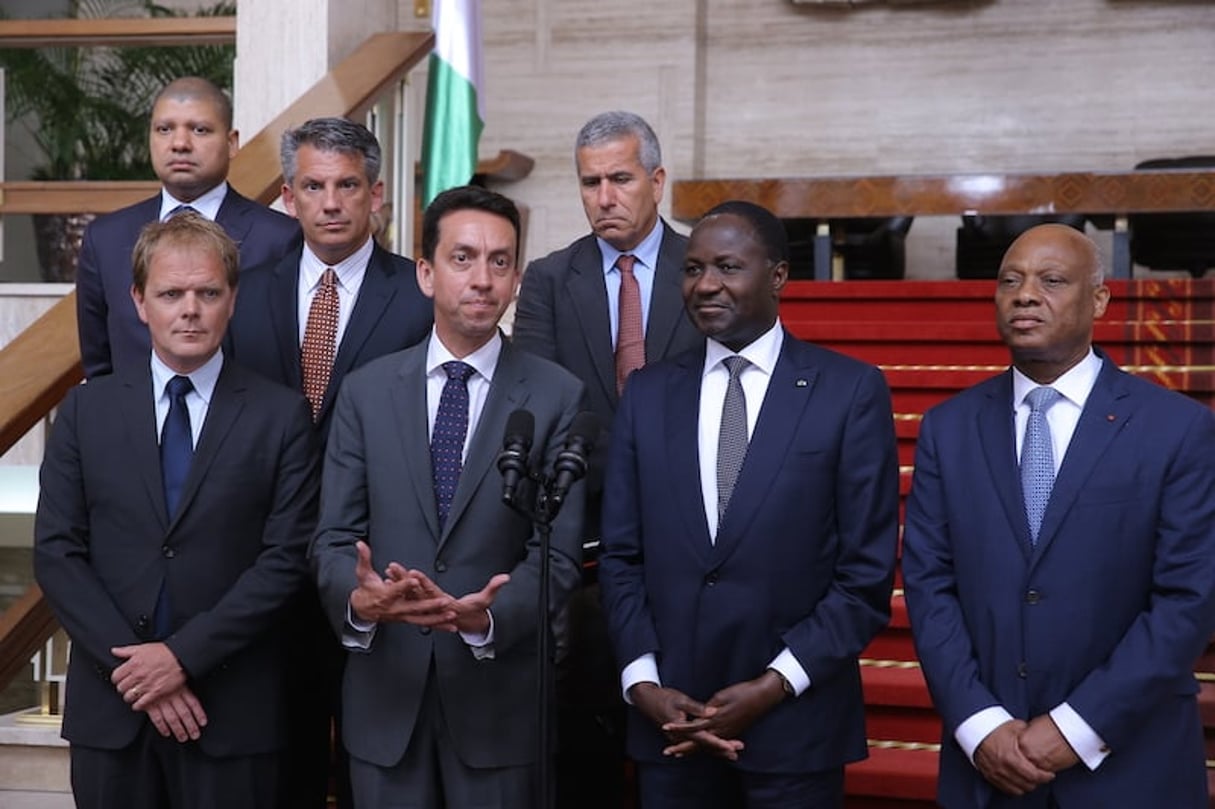 Jean-Christophe Flatin (au centre), ici en compagnie de Mamadou Sangafowa Coulibaly le ministre ivoirien de l’Agriculture (à sa g.). © Présidence de la République de Côte d’Ivoire.