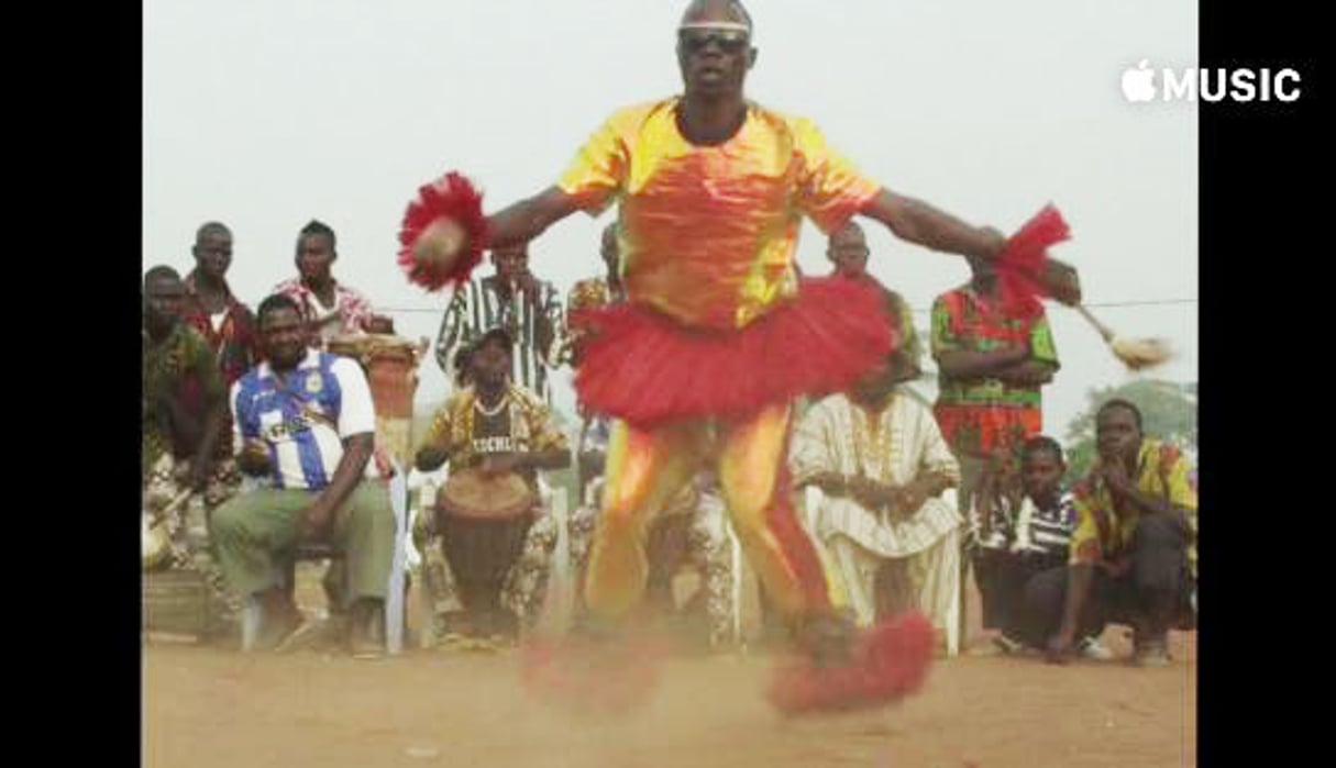 Un danseur ivoirien dans le clip de la chanteuse M.I.A. © Capture d’écran / Apple