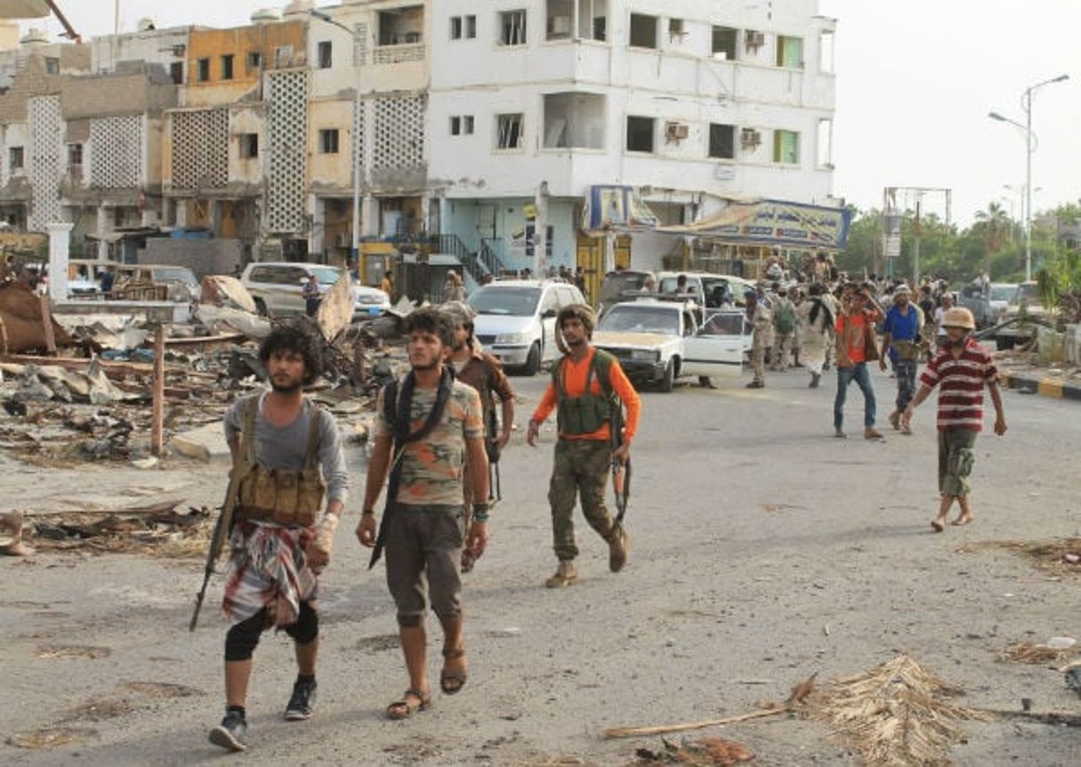 Combattants anti Houthis au port de Aden, juillet 2015. © Hani Mohammed/AP/SIPA