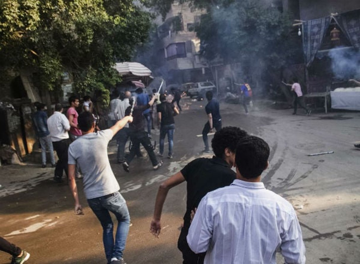 Affrontements entre partisans des Frères Musulmans et la police après une manifestation au Caire, 30 juin 2015. © Belal Darder/AP