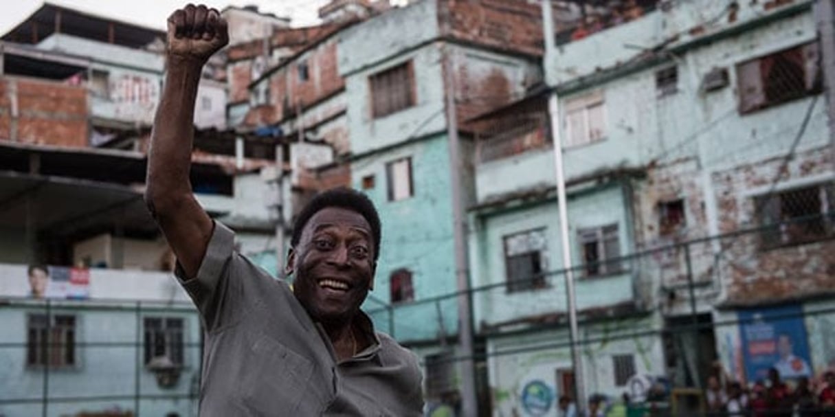 Pelé, en septembre dernier, à l’occasion de l’inauguration d’un stade dans les favelas de Rio. © Yasuyoshi Chiba/AFP