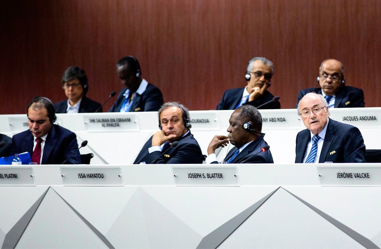 Blatter, Hayatou et Platini (de dr. à g.), le 29 mai au congrès de la Fifa, à Zurich. © XU JINQUAN/XINHUA-REA