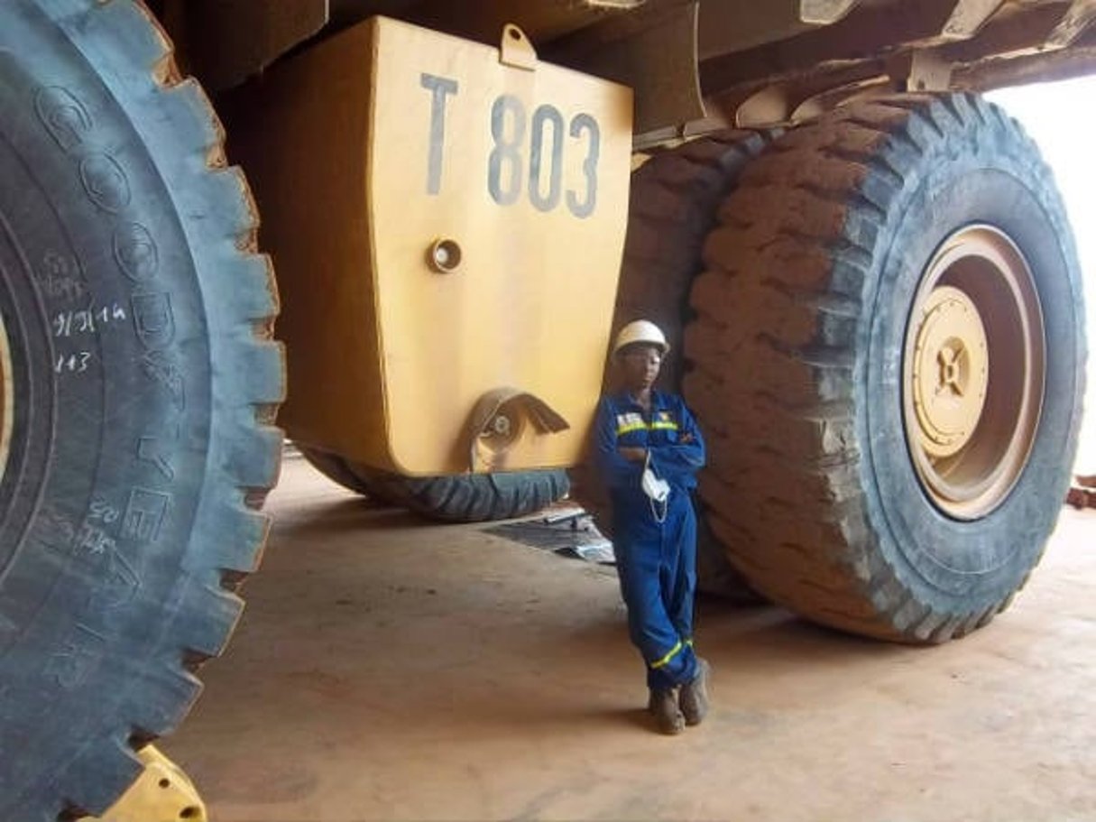 Amandine Kambou sur son lieu de travail à la mine d’Essakane, au nord du Burkina Faso. © DR