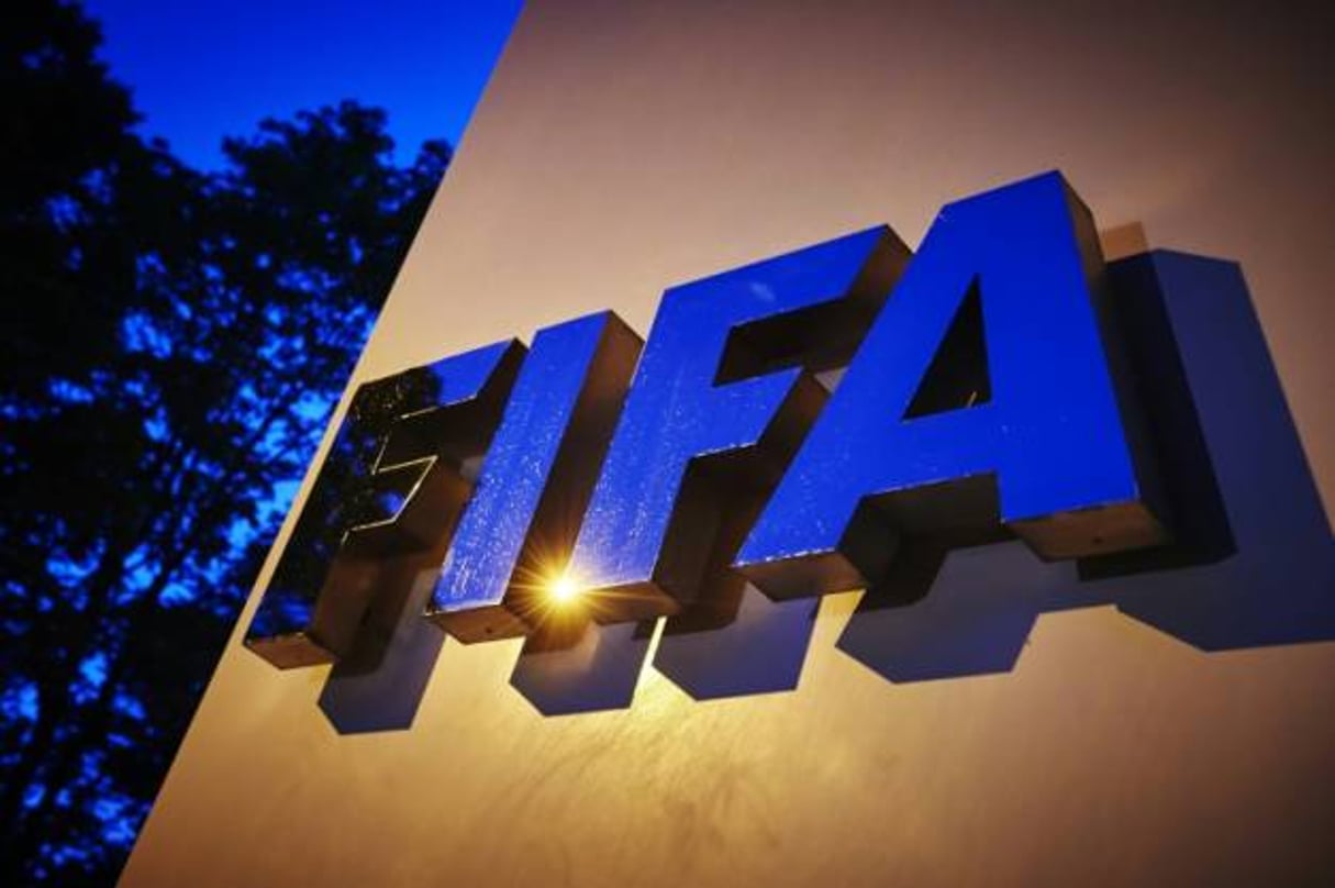 Le logo de la Fifa au siège de l’instance, à Zurich le 2 juin 2015. © Michael Buholzer/AFP