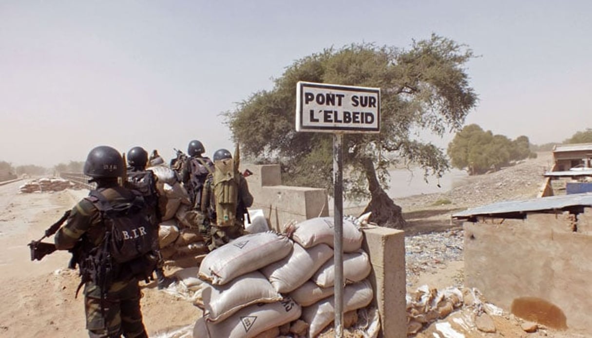 Des soldats camerounais le 25 février 2015 à la frontière entre le Cameroun et le Nigeria. © Edwin Kindzeka Moki/AP/SIPA