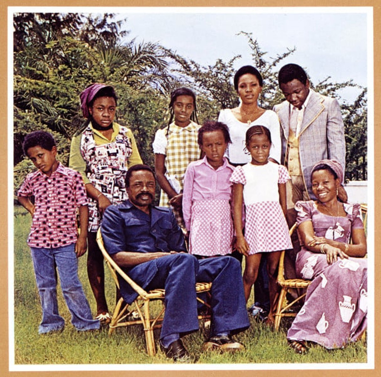 Omar Bongo et sa famille en 1968. © Archives J.A.