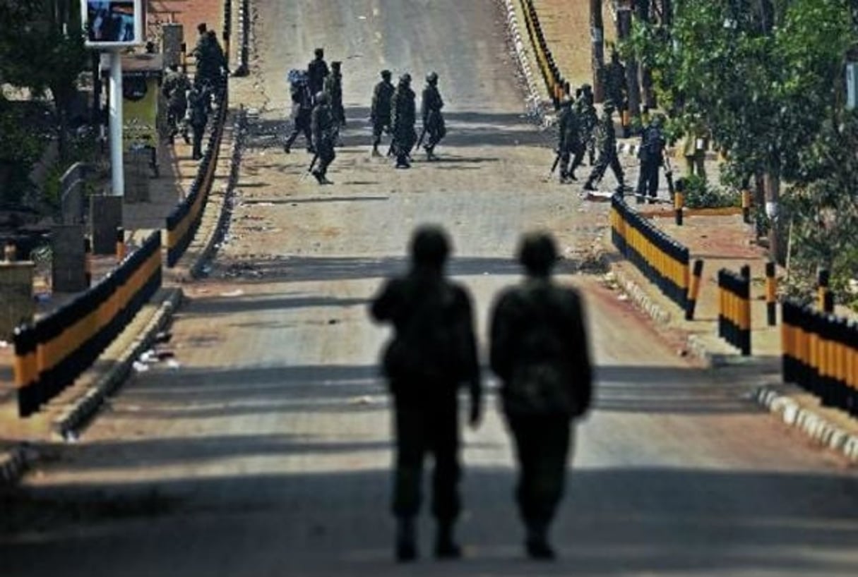 Des militaires kényans dans les rues de Nairobi, le 26 septembre 2013. © AFP