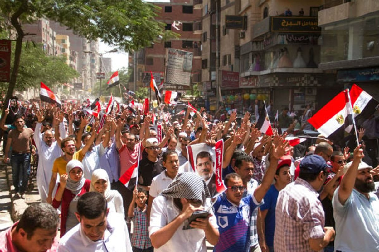 Membres des Frères musulmans manifestant deux ans après la grande répression de 2013. © Belal Darder/AP/SIPA