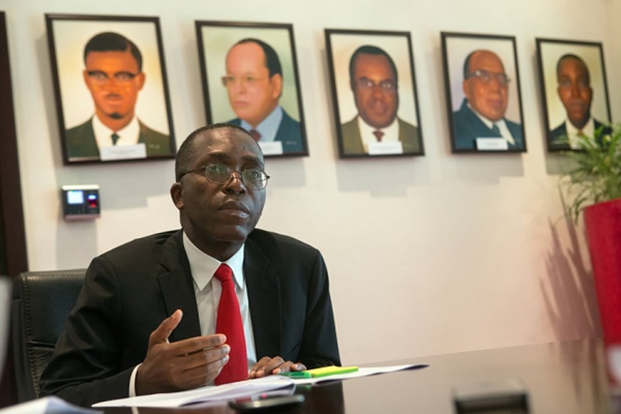 Augustin Matata Ponyo, Premier ministre de la RDC, dans les locaux de la Primature à Kinshasa le 14 octobre 2014. © Gwenn Dubourthoumieu / Jeune Afrique