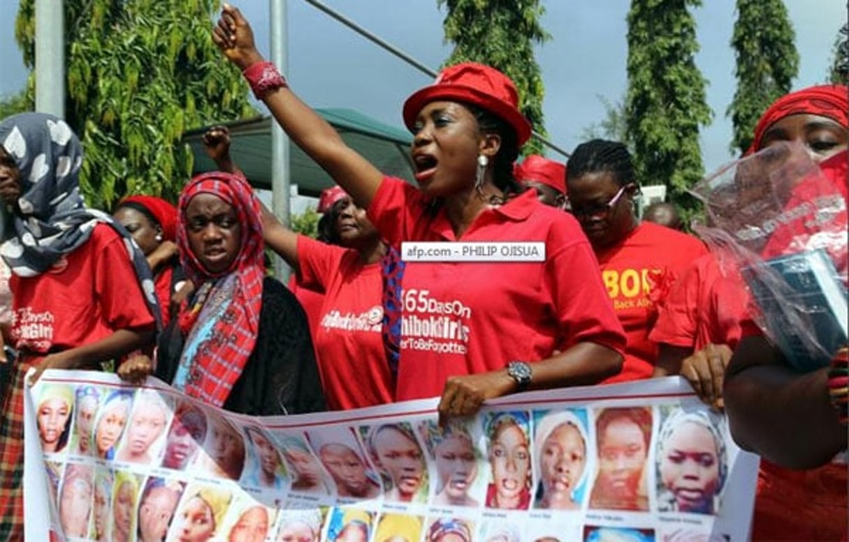 Des membres du mouvement « Bring back our girls » militent, le 8 juillet 2015, pour la libération des 219 lycéennes enlevées par Boko Haram en avril 2014. © Philip Ojisua/AFP