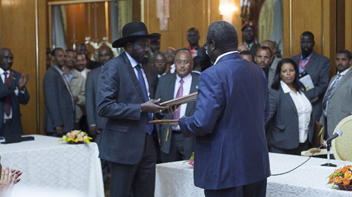 Salva Kiir et Riek Machar le 9 mai 2014 à Addis-Abeba. © Zacharias Abubeker/AFP