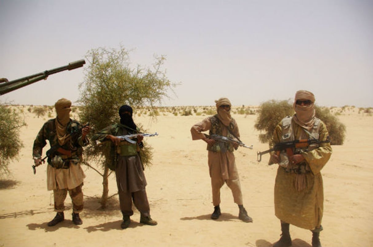 Combattants du groupe Ansar Dine près de Tombouctou au Mali, avril 2012. © AP/SIPA