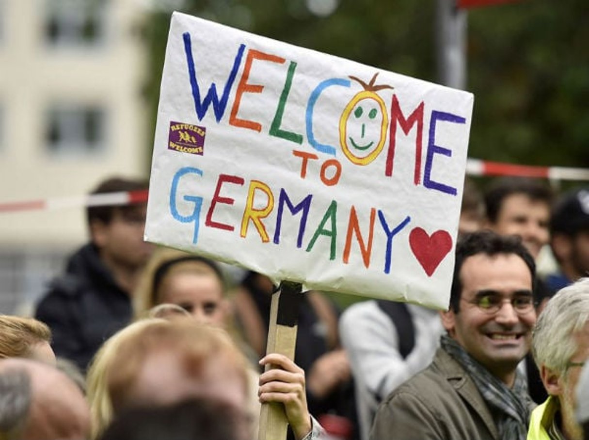 Dans certaines gares allemandes, les réfugiés ont été accueillis sous les applaudissements © Martin Meissner/AP/SIPA