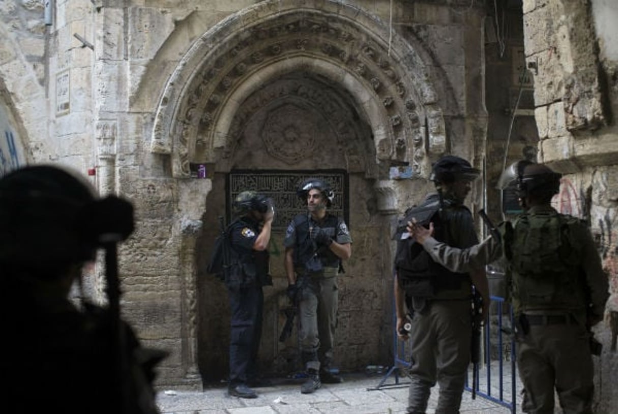 Policiers israéliens au moment d’affrontements à Jérusalem, 15 septembre 2015. © AP/SIPA
