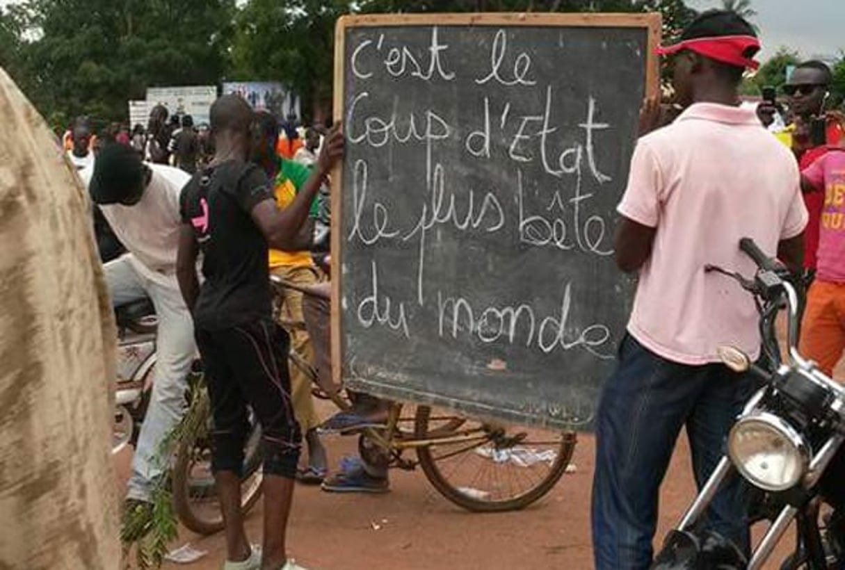 Manifestants à Bobo Dioulasso, vendredi 18 septembre 2015. © Photo Twitter.